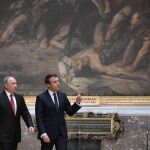 El presidente francés, Emmanuel Macron, y el líder sueco, Vladimir Putin, en el palacio de Versalles