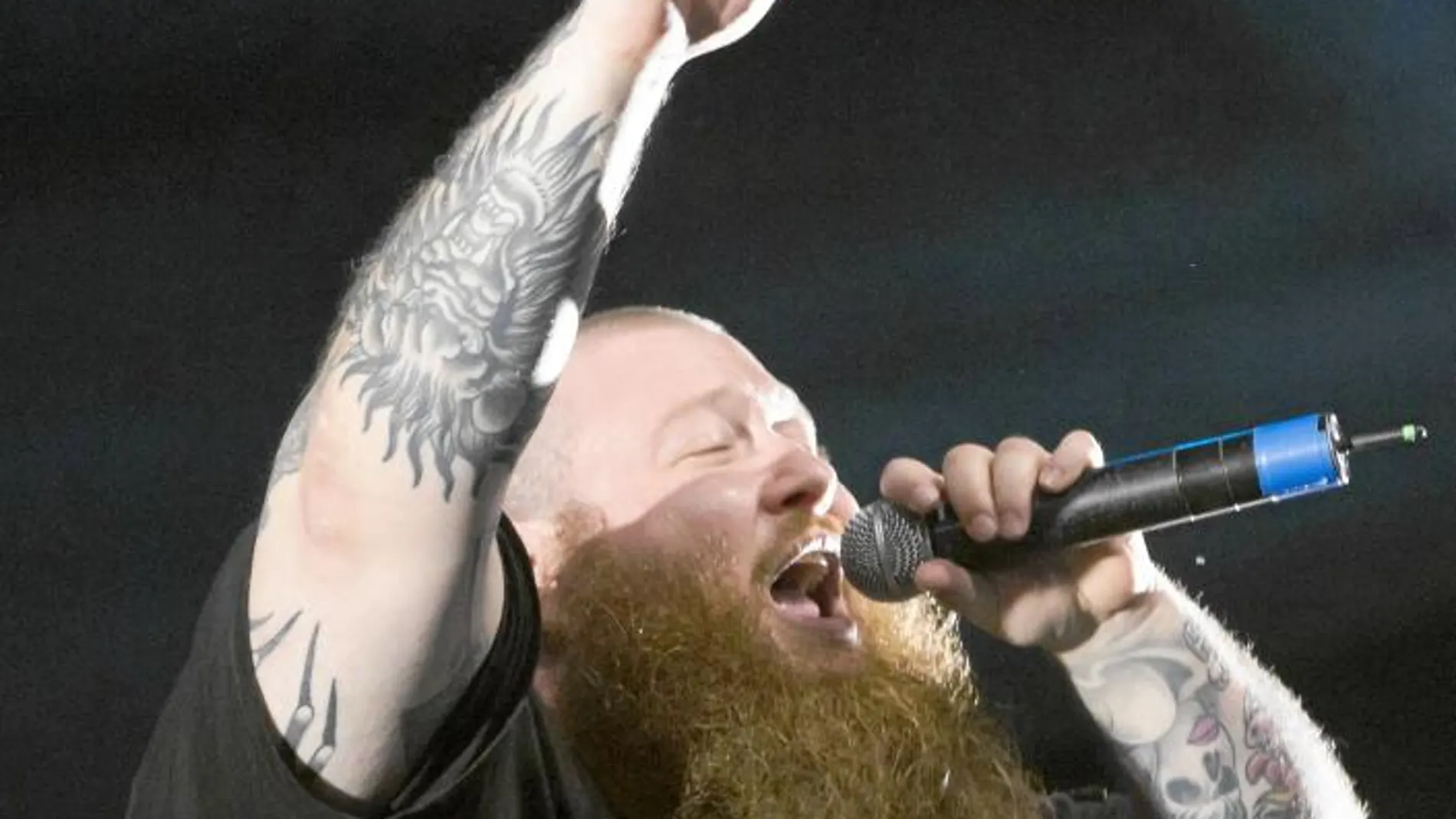 Action Bronson es un coloso que apabulla con su presencia
