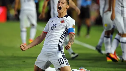 James Rodriguez (10) celebra su gol ante Paraguay