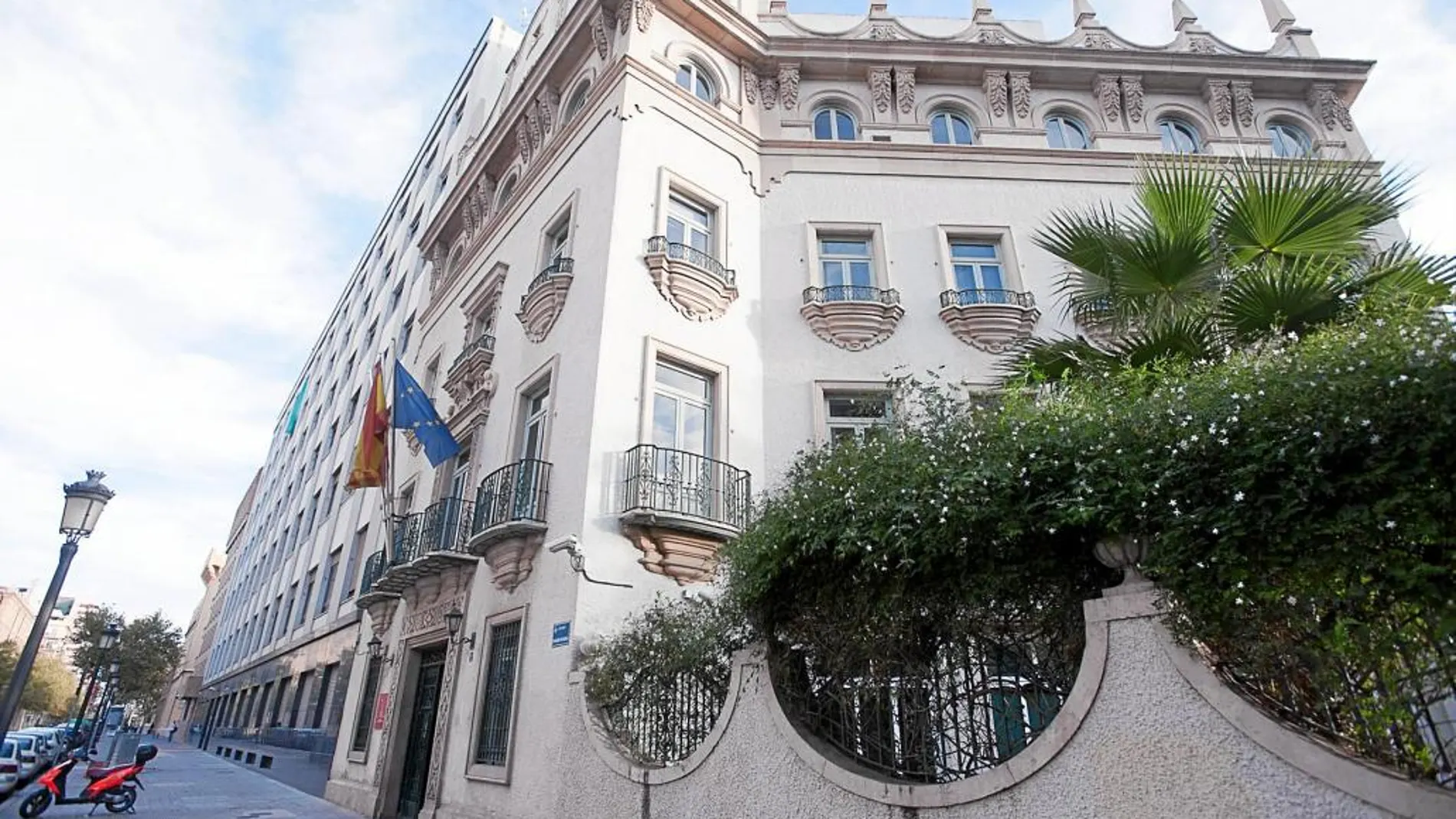 En la imagen, la parte del edificio de La Cigüeña que da a la calle Amadeo de Saboya