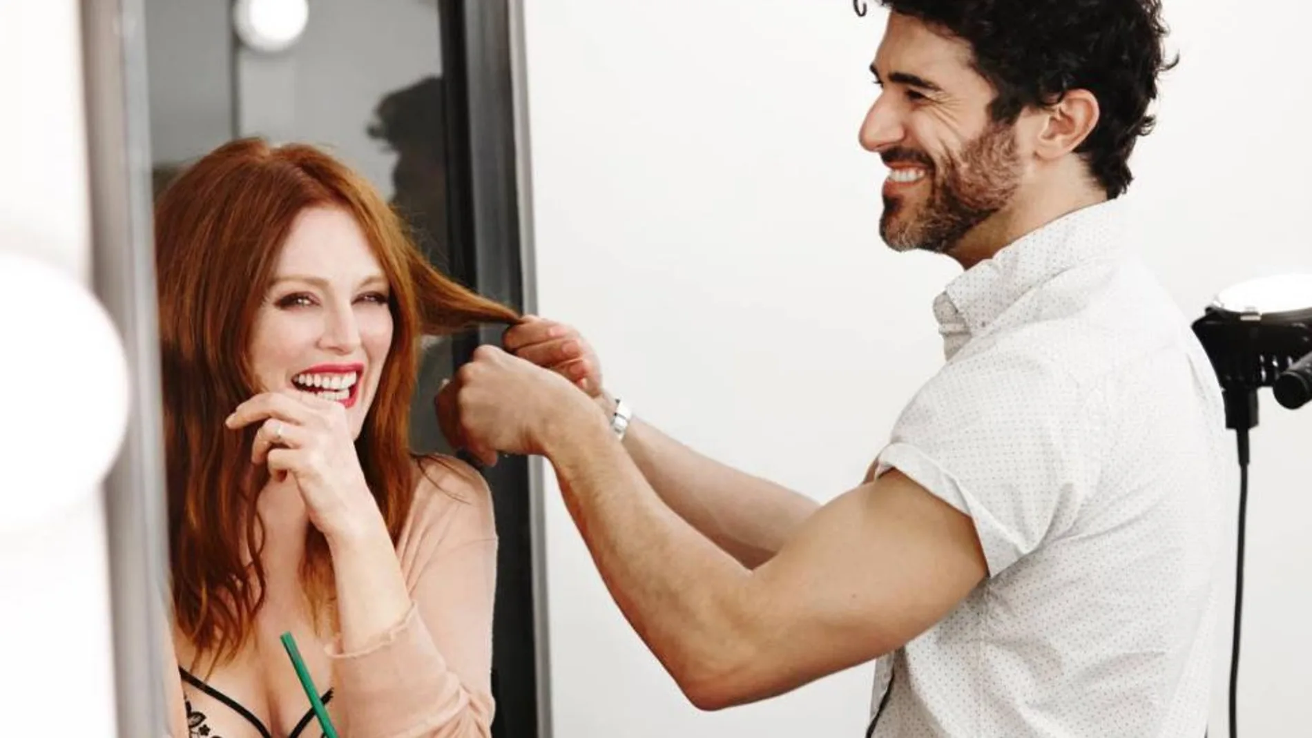 Julianne Moore saca su lado más íntimo en la nueva campaña de Triumph.