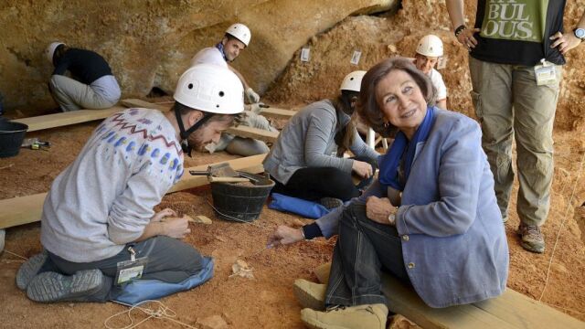 La Reina Sofía durante su excavación en la zona Gran Dolina