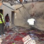 Restos de la explosión de un artefacto en una mezquita en Maiduguri, Nigeria