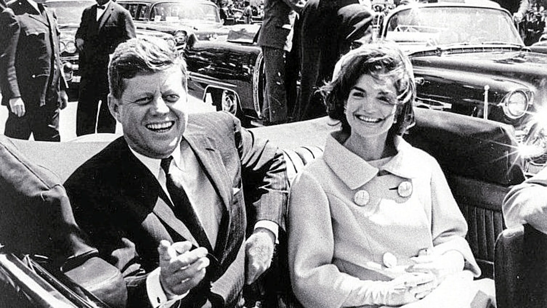 JFK con su mujer «Jackie» en una imagen cedida por la Biblioteca presidencial John F. Kennedy