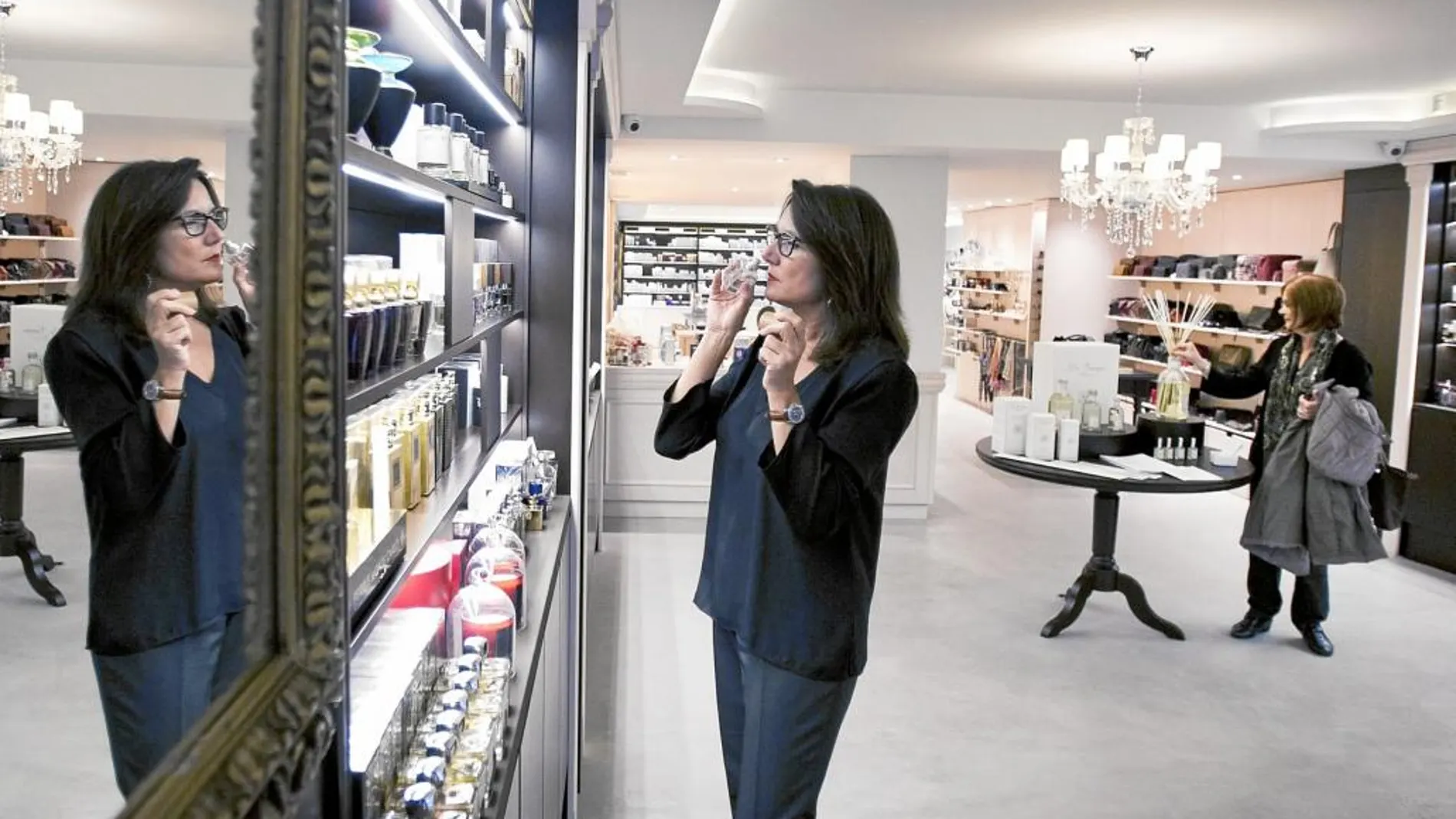 El ambiente tranquilo y agradable domina en un espacio que invita a la compra en estas fechas