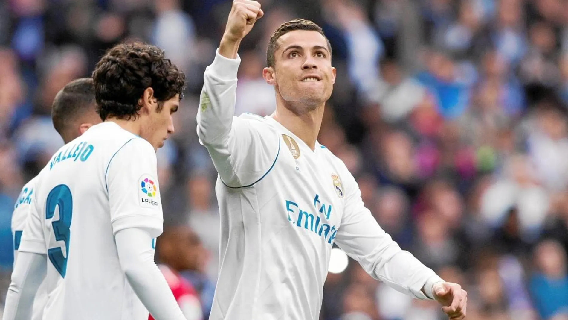 Ronaldo celebra uno de los goles que consiguió el sábado en el Santiago Bernabéu contra el Sevilla