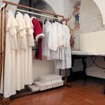 En la Sala de las Lágrimas, el traje de Papa está preparado