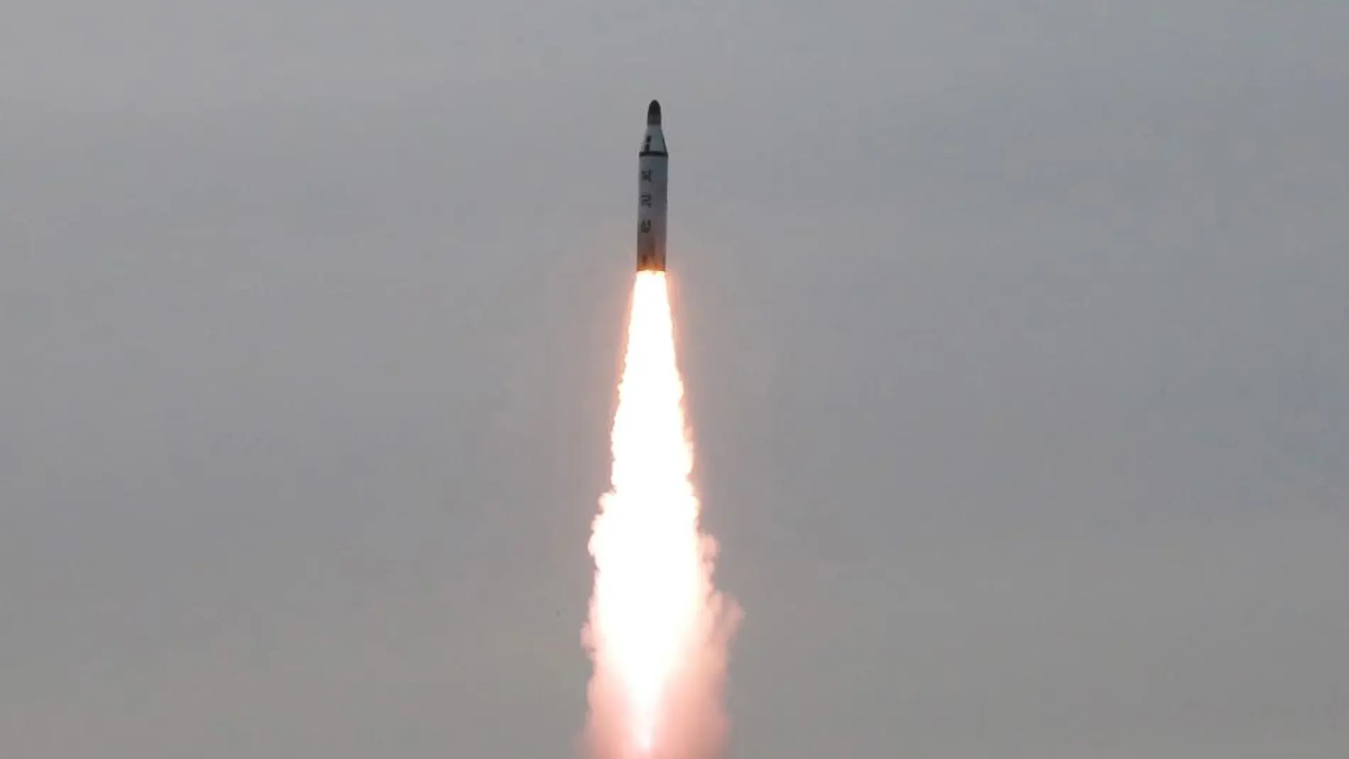Corea del Norte disparó hoy desde su costa oriental un segundo misil de medio alcance Musudan