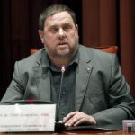 El vicepresidente y conseller de Economía y Hacienda, Oriol Junqueras, durante su comparecencia hoy en la Comisión de Economía y Hacienda del Parlament.