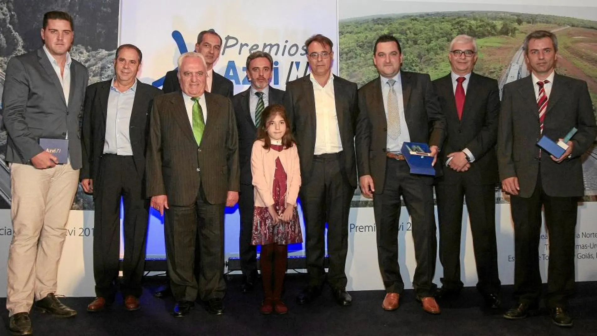 Foto de familia tras la entrega de los galardones del Museo de Carruajes de Sevilla