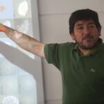 El astrobiólogo chileno Armando Azúa habla este martes durante una rueda de prensa en Santiago de Chile (Chile). Azúa acaba de ser elegido como uno de los 15 pensadores e innovadores de TED Fellows 2017