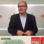 El número dos de Susana Díaz, en contra de que Sánchez pacte con Podemos