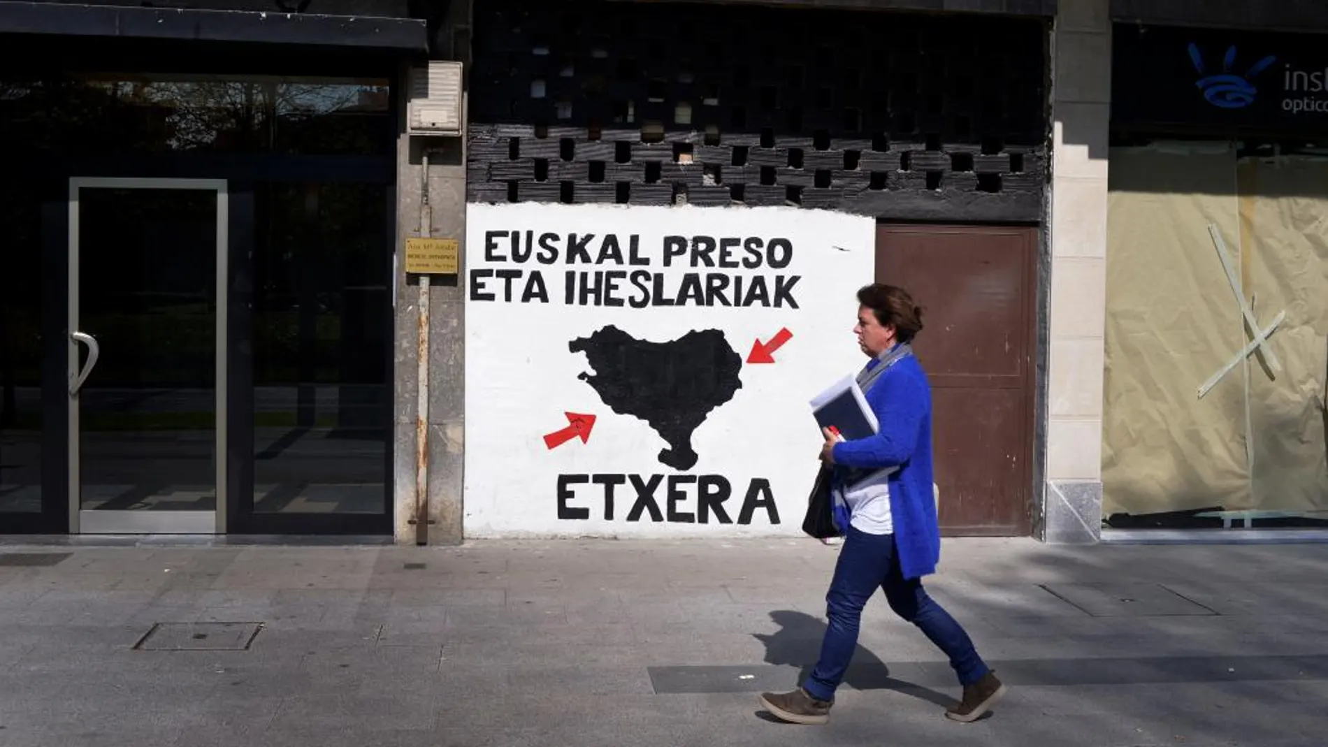 Un cartel a favor de los presos de ETA en Amorebieta