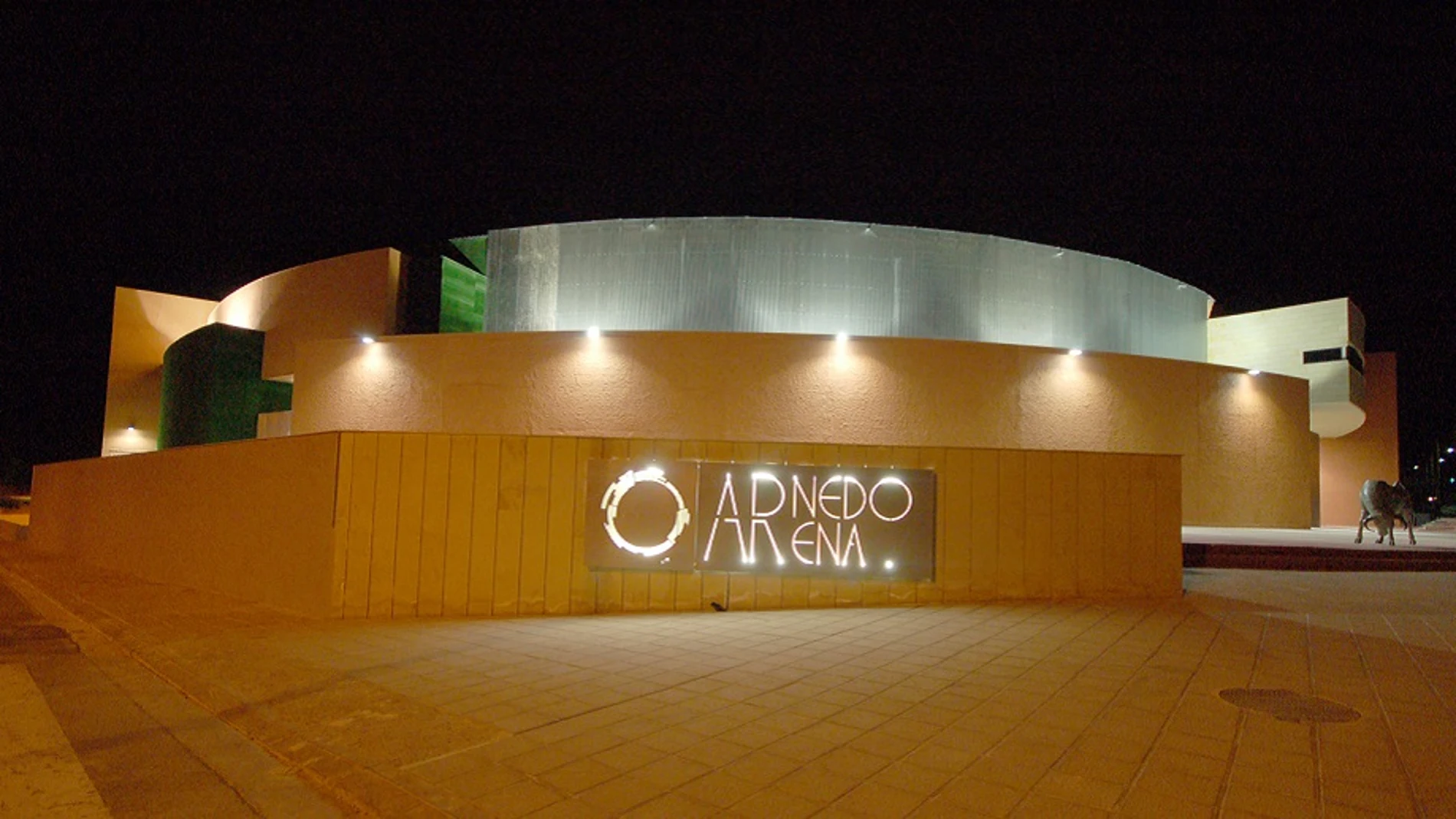 Imagen exterior de la plaza de toros Arnedo Arena