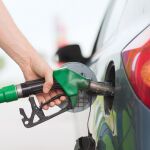 Cómo ahorrar hasta un 8 % en gasolina al pagar con tarjeta