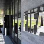 Fotografía de archivo fechada el 17 de marzo de 2016 que muestra en exterior de la sede de la FIFA en Zúrich