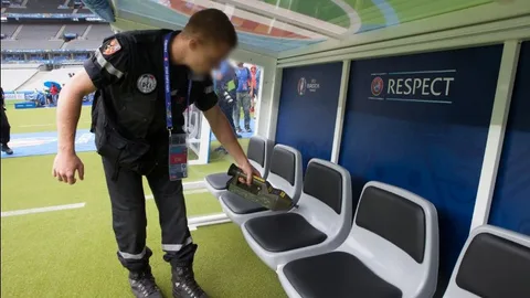 La policía inspeccional el Stade de France