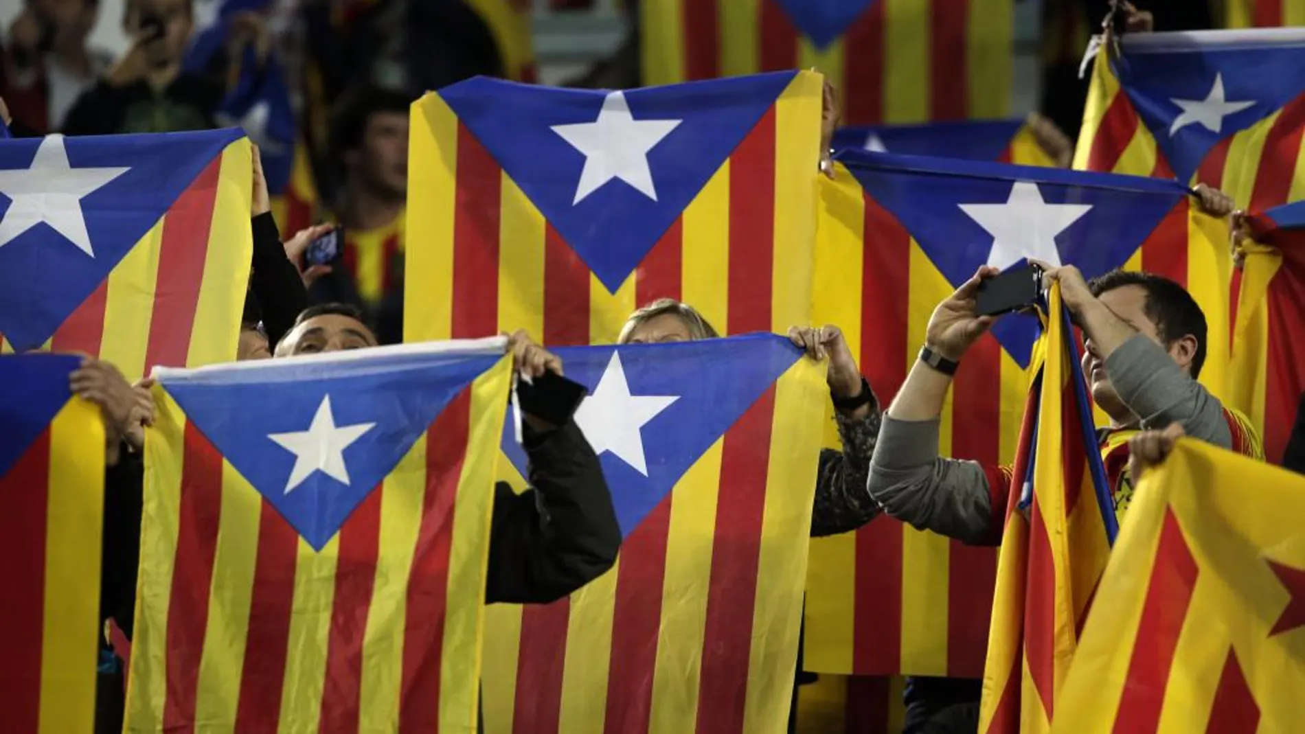 Los expertos avisan de que el uso de símbolos políticos genera violencia
