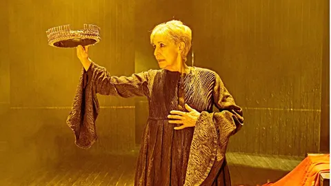 Concha Velasco será la única figura que desfile por el escenario de La Abadía en «Reina Juana»