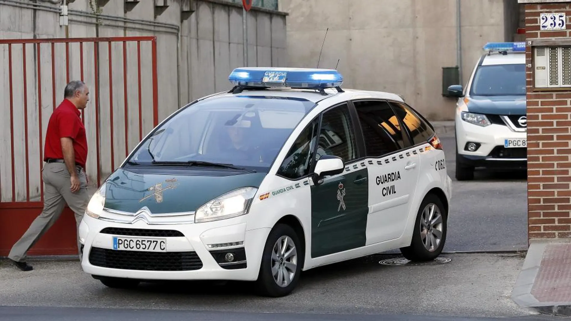 El vehículo de la Guardia Civil que traslada al presidente de la Real Federación Española de Fútbol (RFEF), Ángel María Villar.