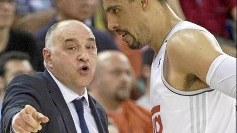 Ayón atiende a Laso