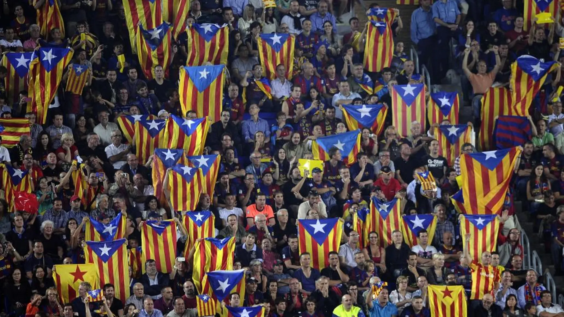 Los independentistas repartirán 30.000 esteladas en el Camp Nou