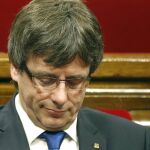 El presidente de la Generalitat, Carles Puigdemont, en el debate en el Parlament de Cataluña
