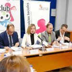 La consejera de Familia, Alicia García, preside la reunión con asociaciones y entidades de la Comunidad