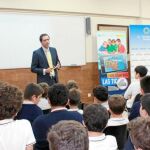 David Andrés, coordinador de «New Technologies Code», imparte una de sus charlas en un centro educativo de la capital vallisoletana