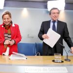 La vicepresidenta Rosa Valdeón junto con el consejero de Presidencia, José Antonio de Santiago-Juárez