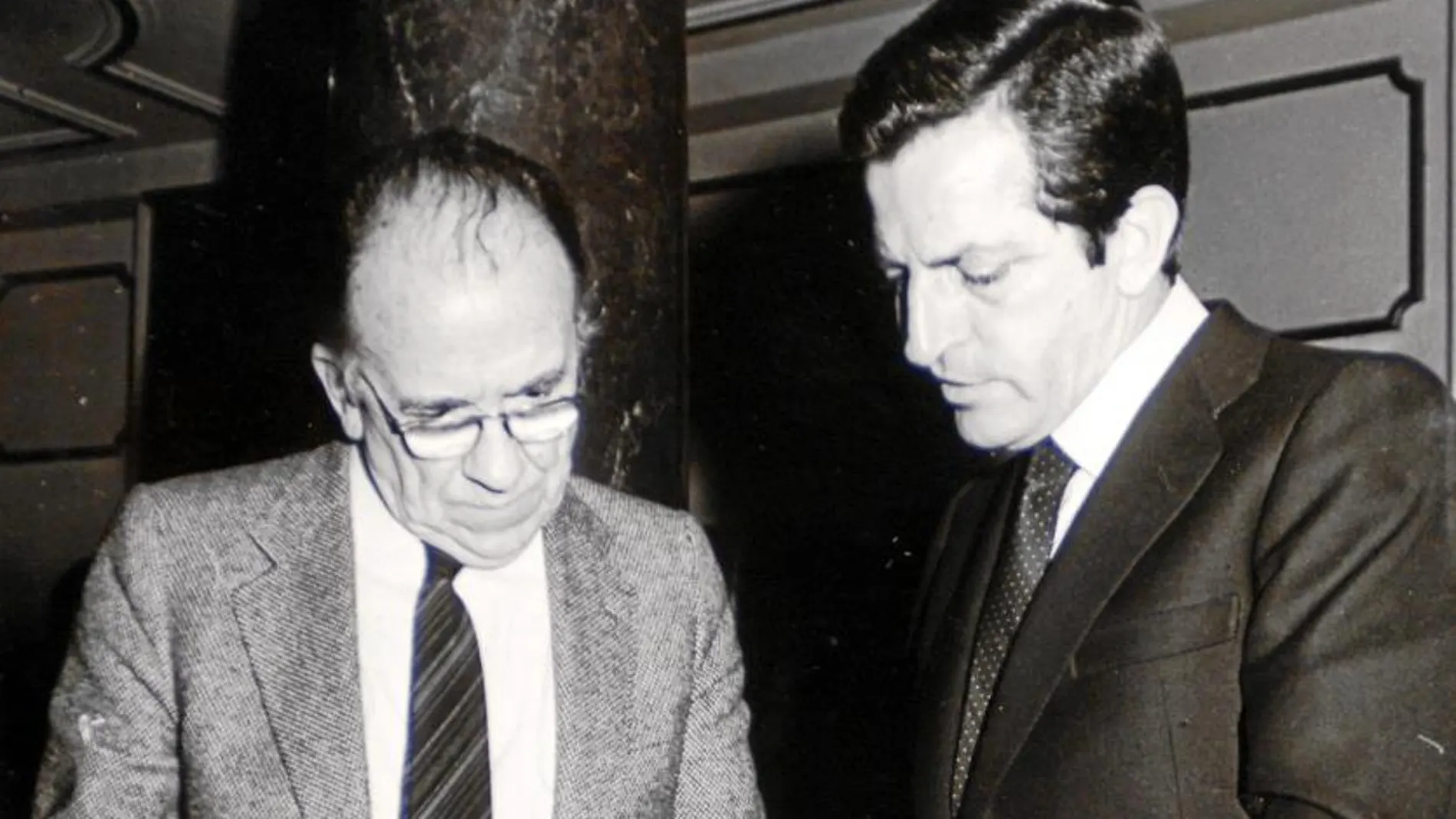 Santiago Carrillo y Adolfo Suárez, en el Congreso de los Diputados