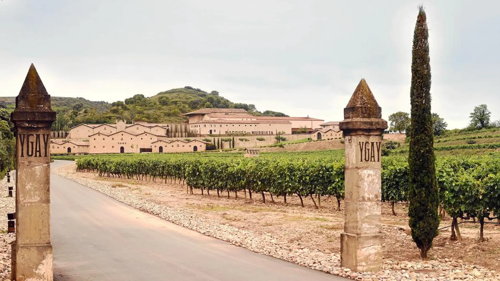 La bodega se sitúa al sur de La Rioja Alta