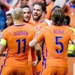 Los jugadores holandeses celebran uno de los goles de su equipo ante Bulgaria. Para ellos era un partido vital