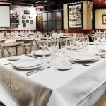 El restaurante L’Abbraccio cuenta con una amplia sala, así como un salón privado y una terraza de invierno