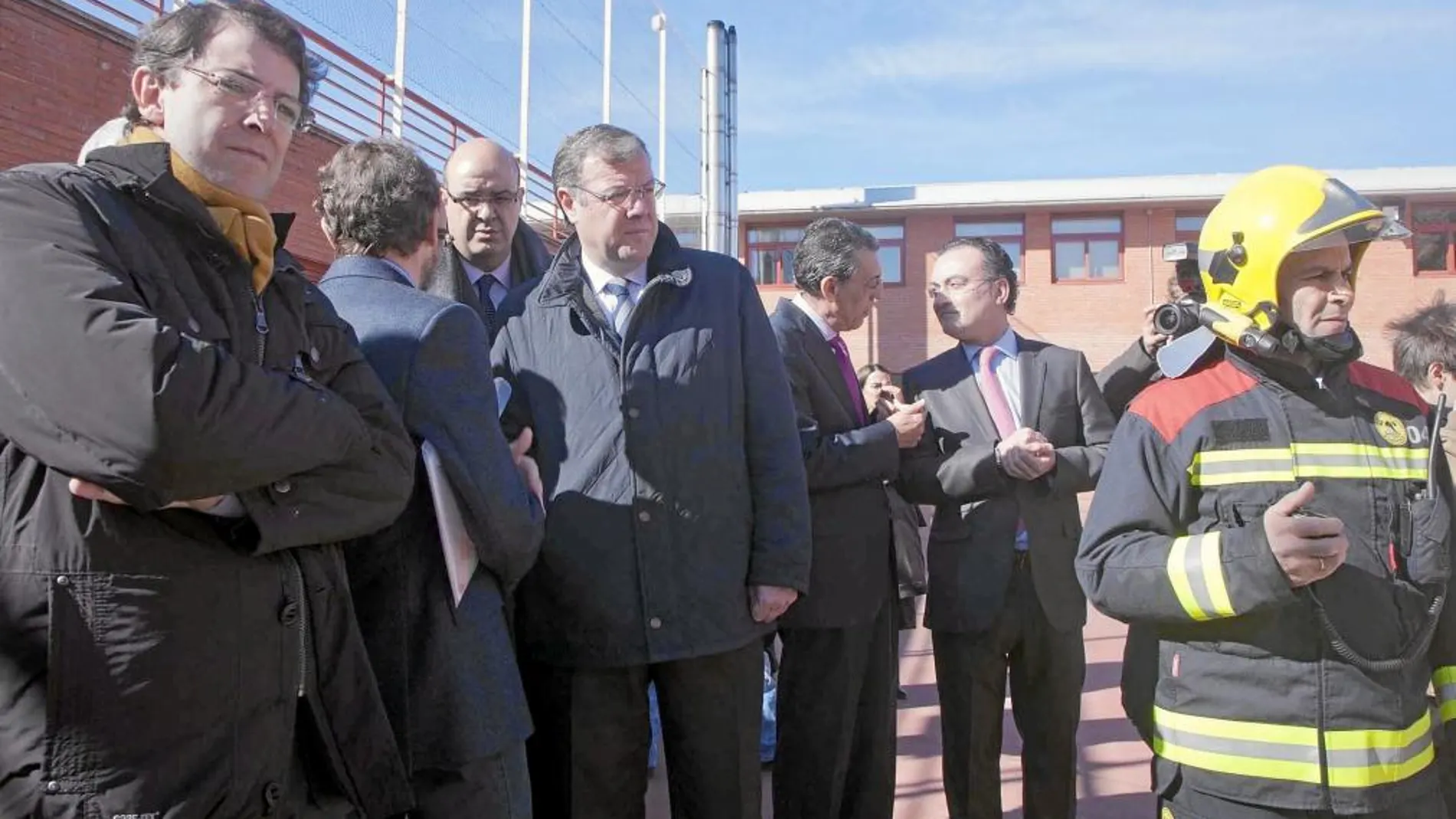 Silván visita las nuevas instalaciones de la torre del fuego en Salamanca junto al alcalde, Alfonso Fernández Mañueco¡