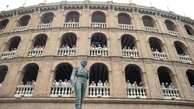 Fachada de la plaza de toros de Valencia
