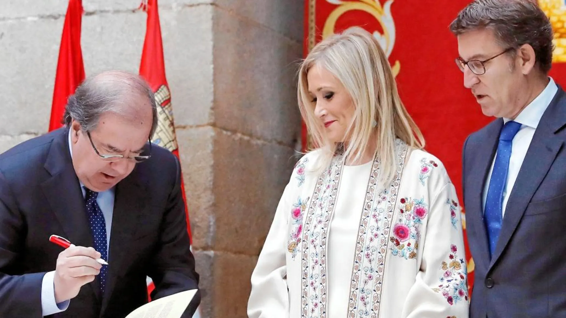Herrera, Cifuentes y Feijóo sellaron la alianza entre las tres regiones