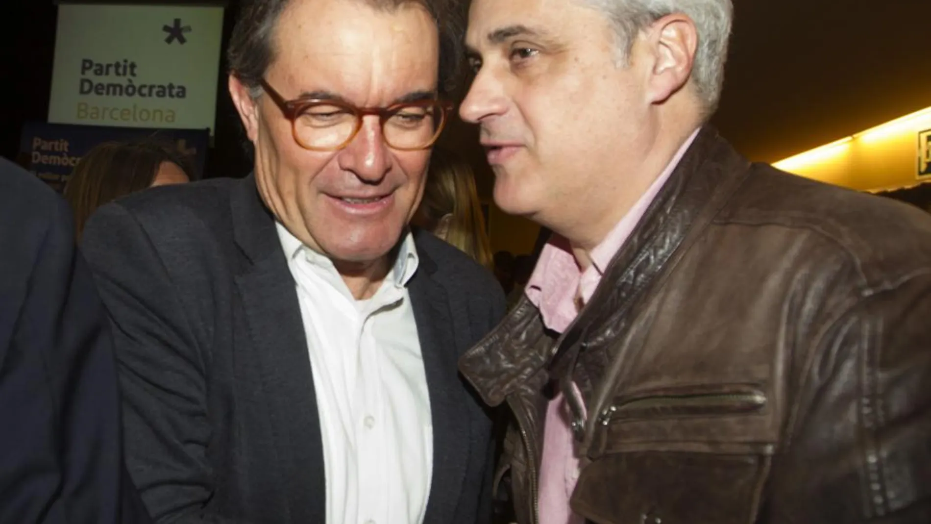 Artur Mas saluda al exconseller de Justicia, Germà Gordó