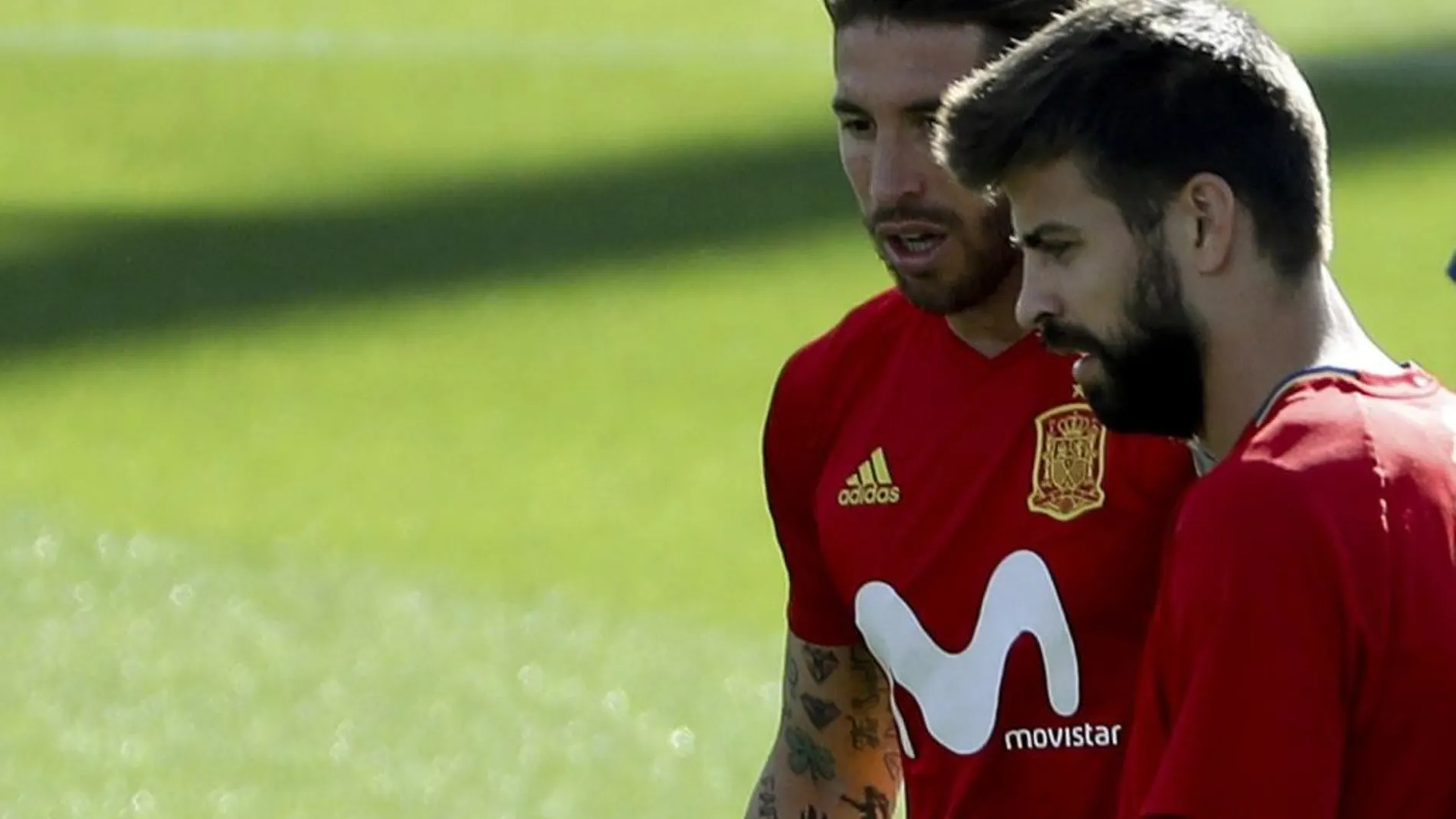 Sergio Ramos y Gerard Piqué, en una concentración de la selección española.