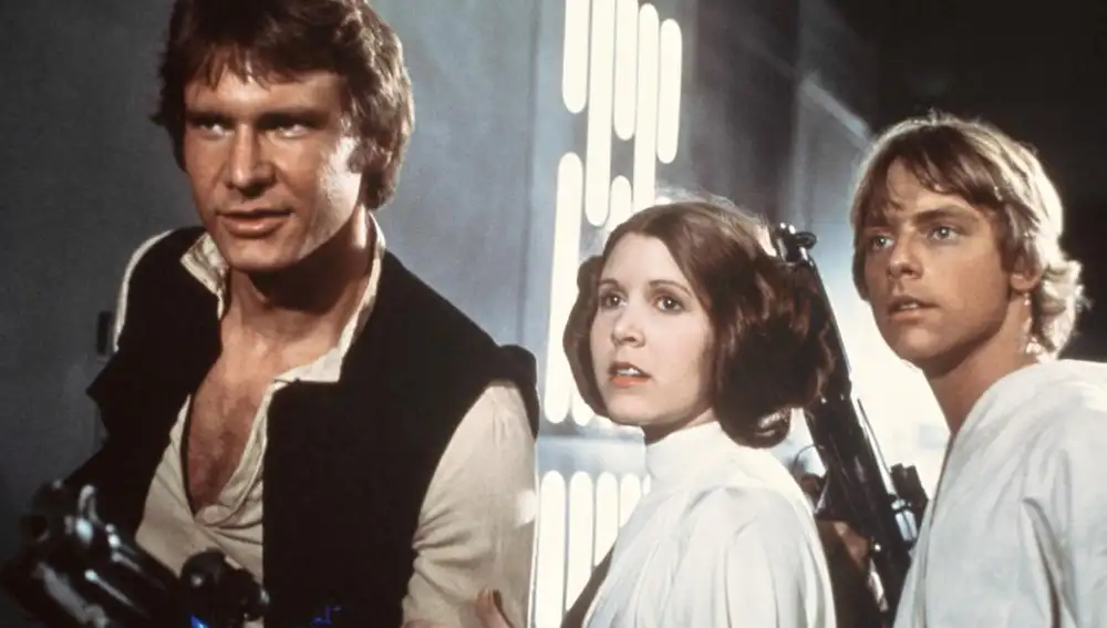 Harrison Ford, en el papel de Capitan Solo, junto a Carrie Fisher, Princesa Leia y Mark Hamill, Luke Skywalker