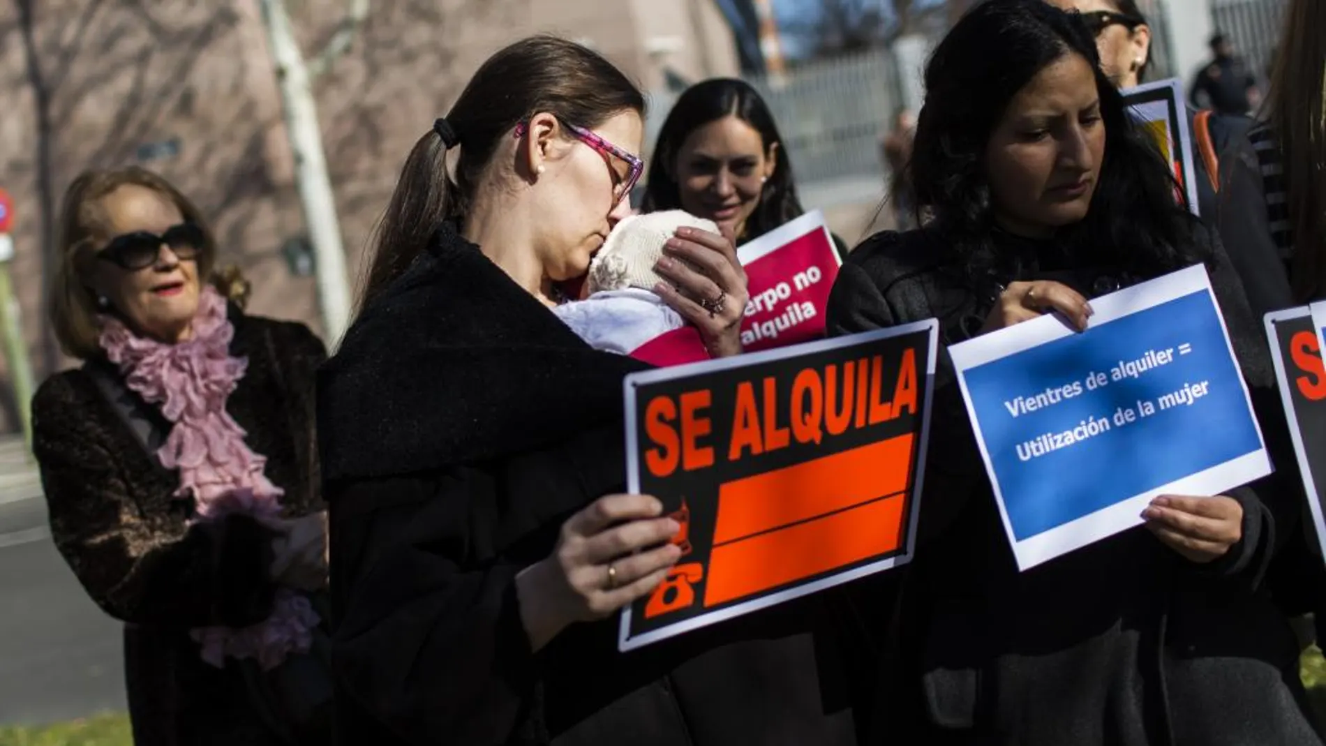 Los obispos, contra la gestación subrogada: «Se explota a la mujer»