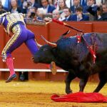 El Juli fue volteado por el quinto y recibió una cornada en el glúteo
