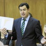 El presidente del PP andaluz, Juanma Moreno, ayer en el Pleno