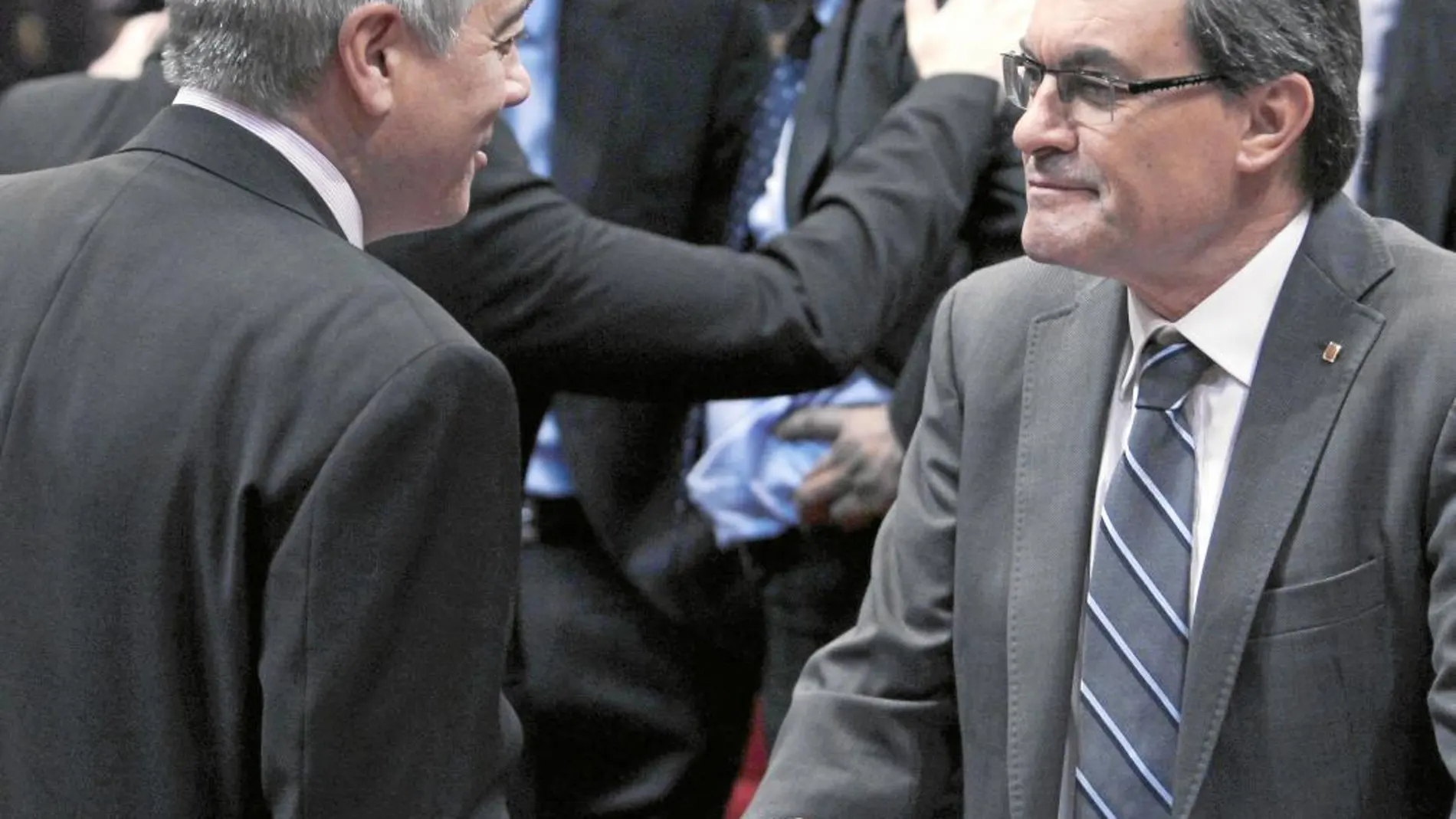 Mas aceptó en su día la propuesta de Navarro de celebrar una cumbre anticrisis