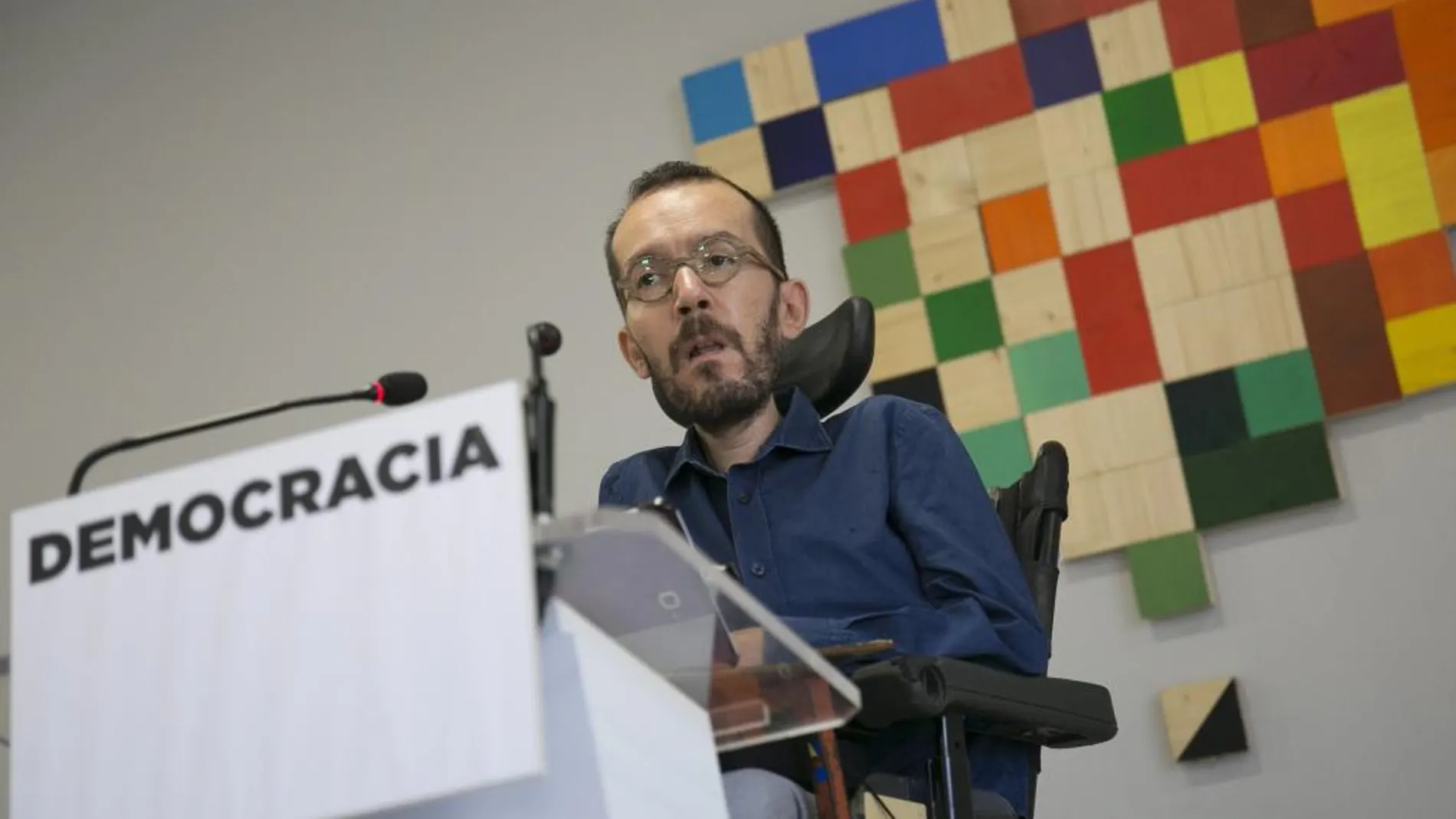 El secretario de Organización de Podemos, Pablo Echenique, durante la rueda de prensa /Efe