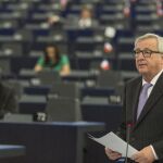 El presidente de la Comisión Europea, Jean-Claude Juncker, da un discurso en el Parlamento Europeo, en Estrasburgo (Francia)
