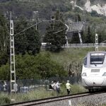 Efectivos de la Policia Judicial de la Policia Foral en el lugar donde la niña ha fallecido