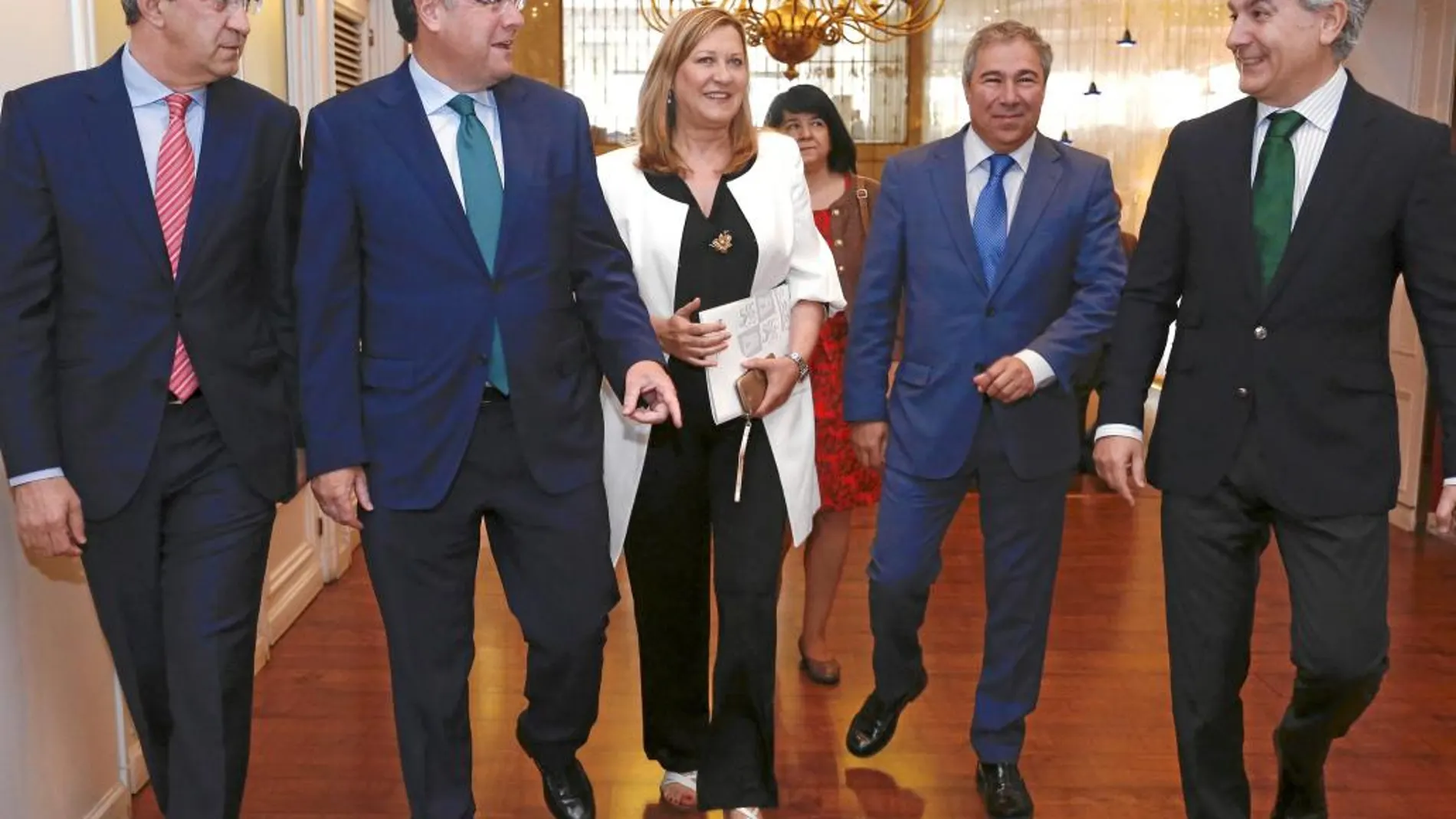 Pilar del Olmo junto a Antonio Silván, Juan Martínez Majo, Carlos Ronera y Joaquín Sánchez Torné