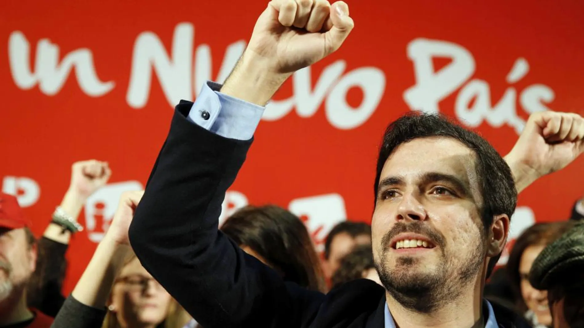 El candidato de IU-Unidad Popular, Alberto Garzón, tras su intervención en el mitin de cierre de campaña