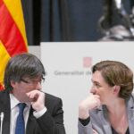 Carles Puigdemont evita la palabra desobediencia, mientras que Ada Colau reitera tras la reunión que la ley recurrida sigue vigente